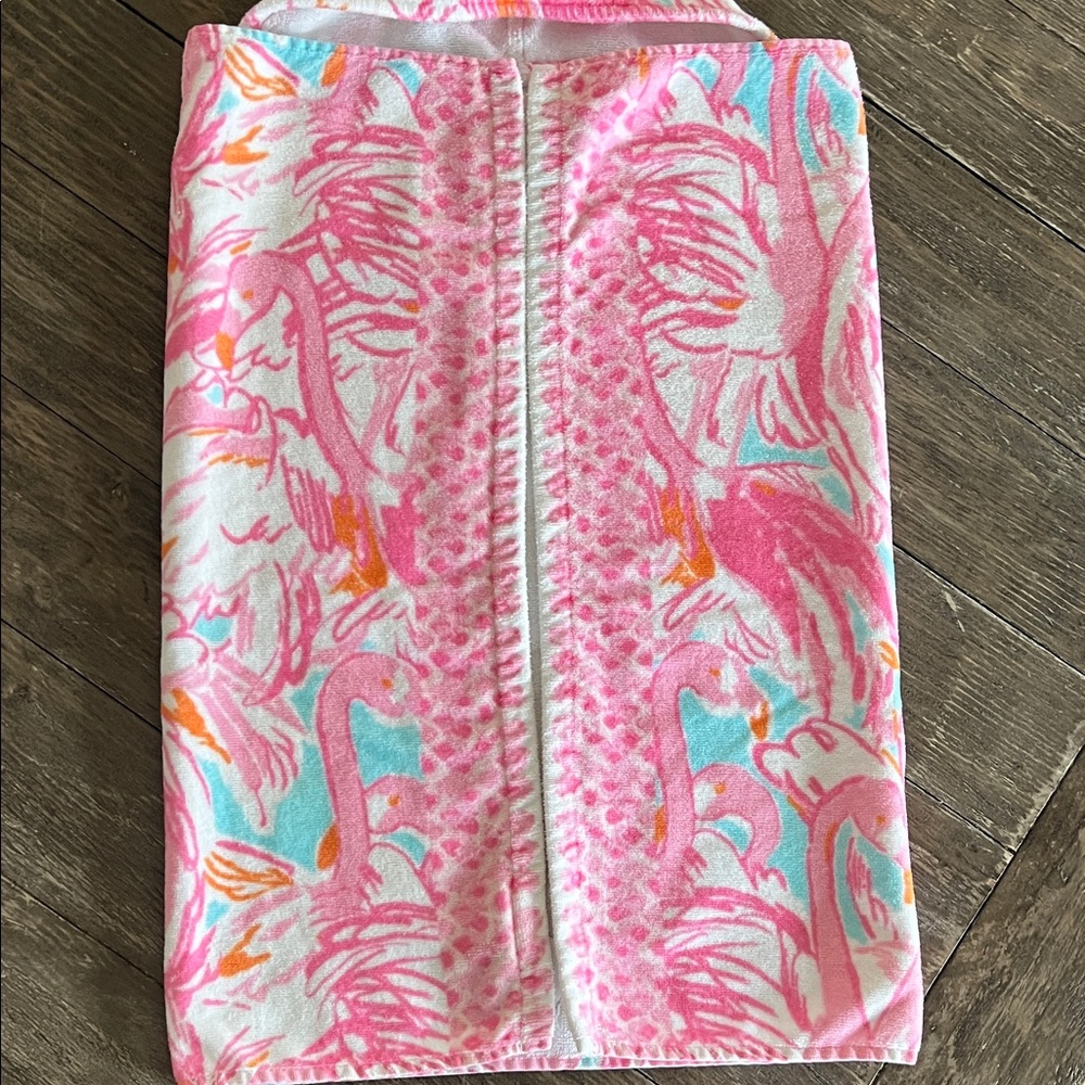 Pottery Barn Kids Pink Lilly Pulitzer Logo Hooded Towel Label - Picture 3 of 5